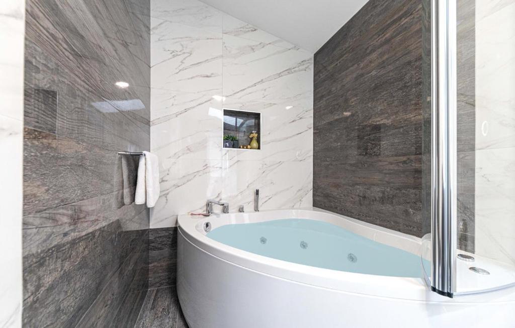 Premium Apartment With Jacuzzi Traù Esterno foto